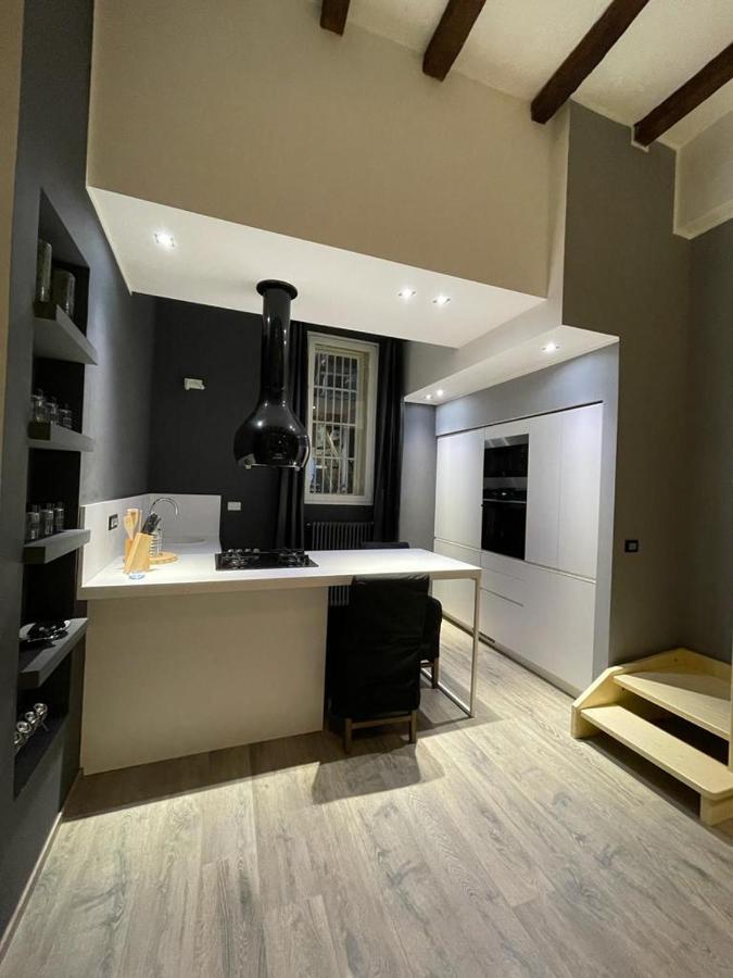 Portici Design Suite - Historical Center Bologna Bagian luar foto