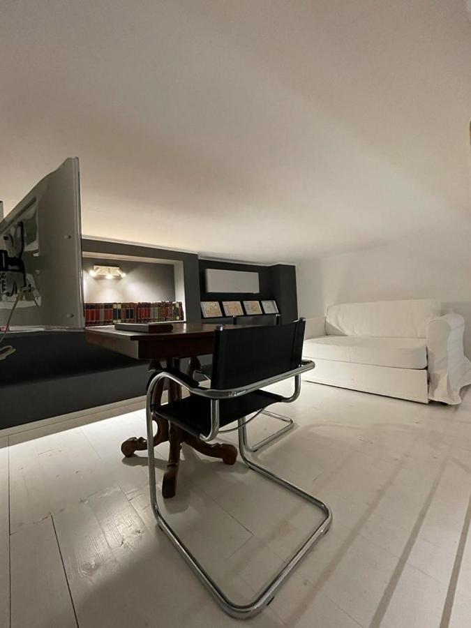 Portici Design Suite - Historical Center Bologna Bagian luar foto