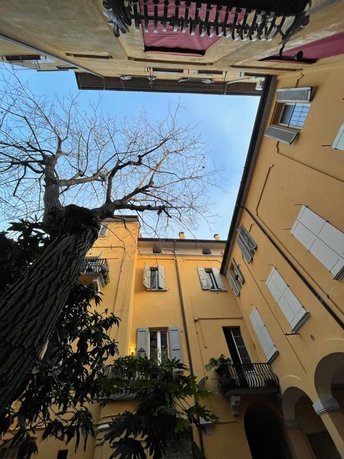 Portici Design Suite - Historical Center Bologna Bagian luar foto