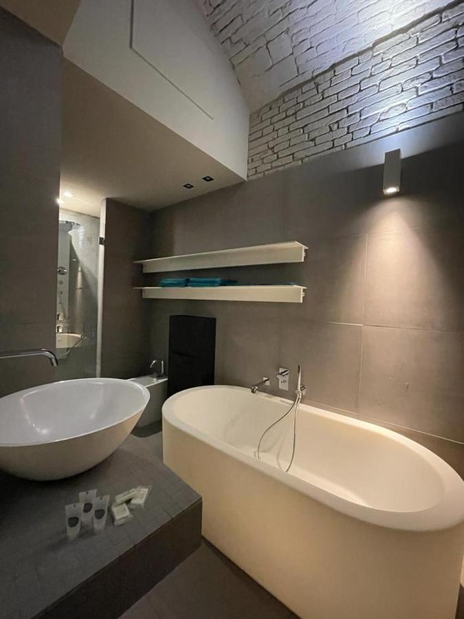 Portici Design Suite - Historical Center Bologna Bagian luar foto