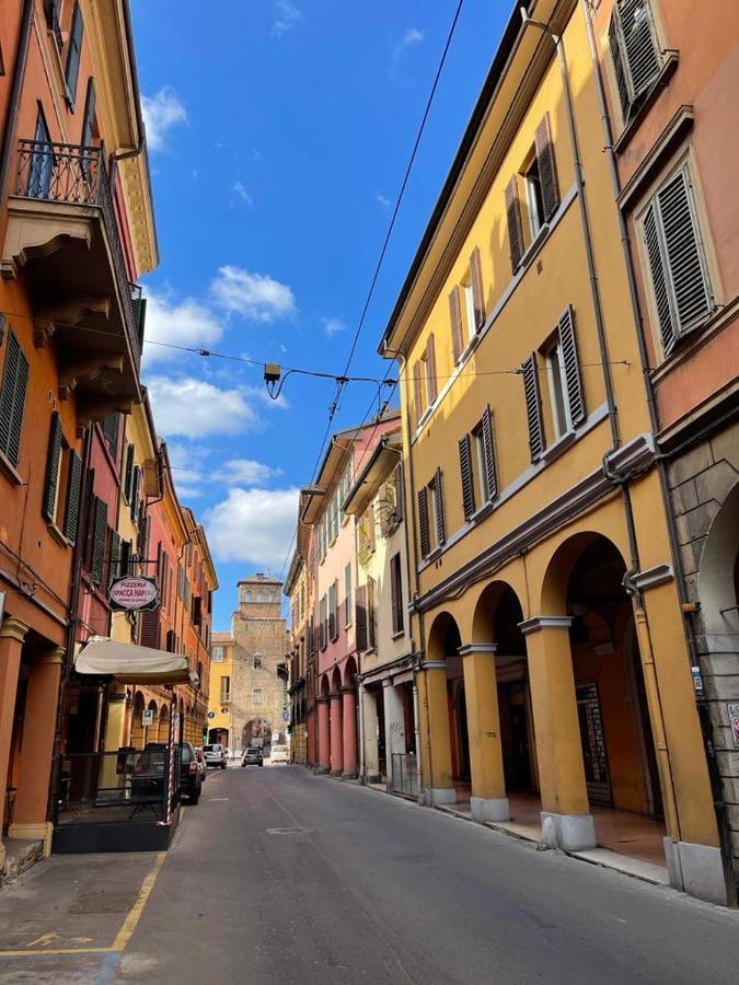 Portici Design Suite - Historical Center Bologna Bagian luar foto